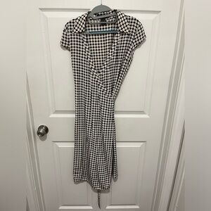 Banana Republic 100% silk cream black polka dotted wrap size 10